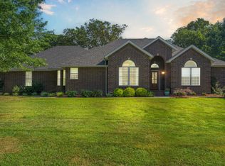 1663 W Riverfork Dr, Nixa, MO 65714