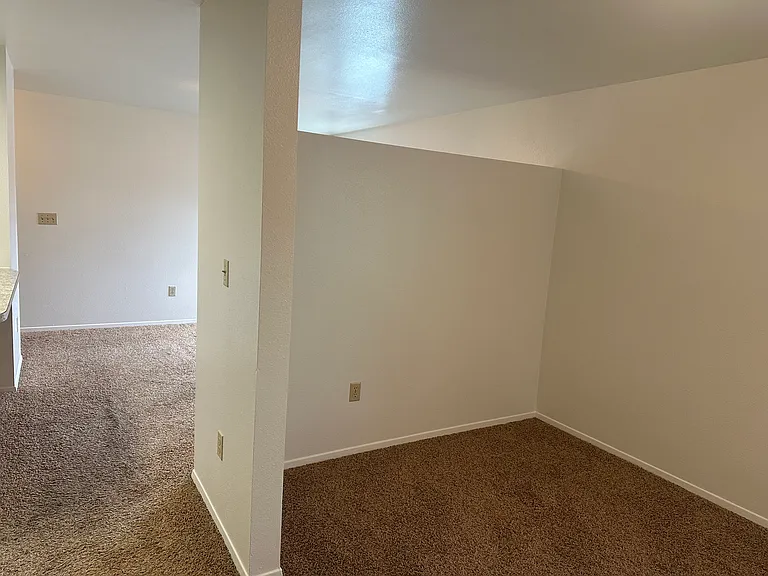 321 W Grove St — Photo 7