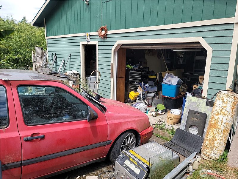 4th image of 1325 23rd Avenue SW