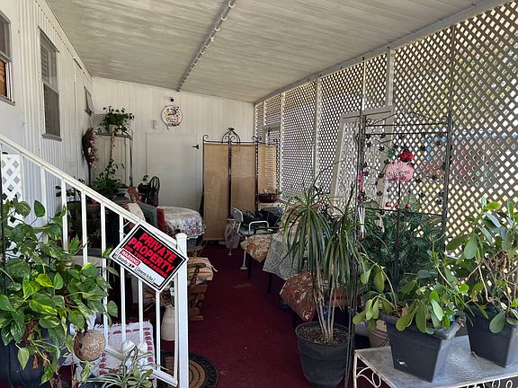 2nd image of 810 W Colonial Cir