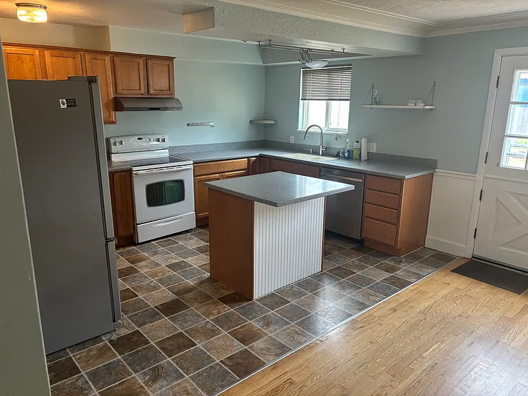 7814 SE Center St — Photo 4