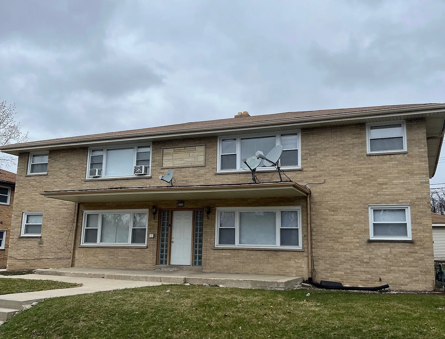 2 bed, 1000 sqft, $1,100 — Photo 1