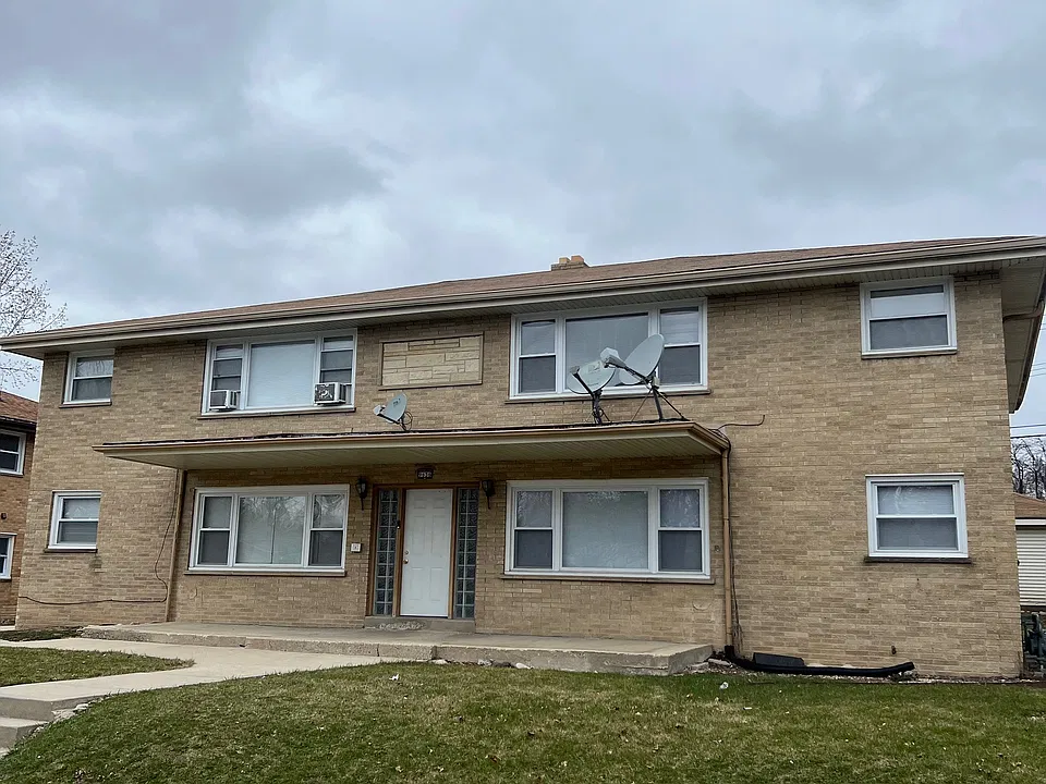 9636 W Capitol Dr #4