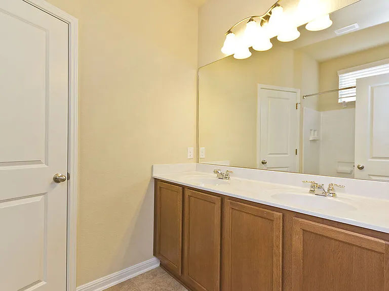 335 Rachel St — Photo 17