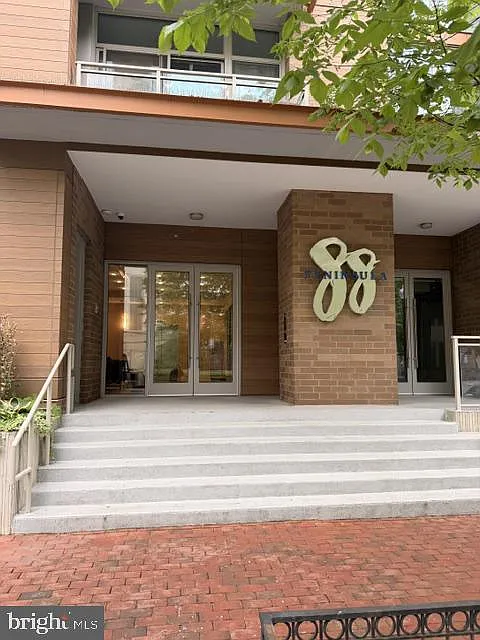 1 bed, 671 sqft, $2,400 — Photo 2