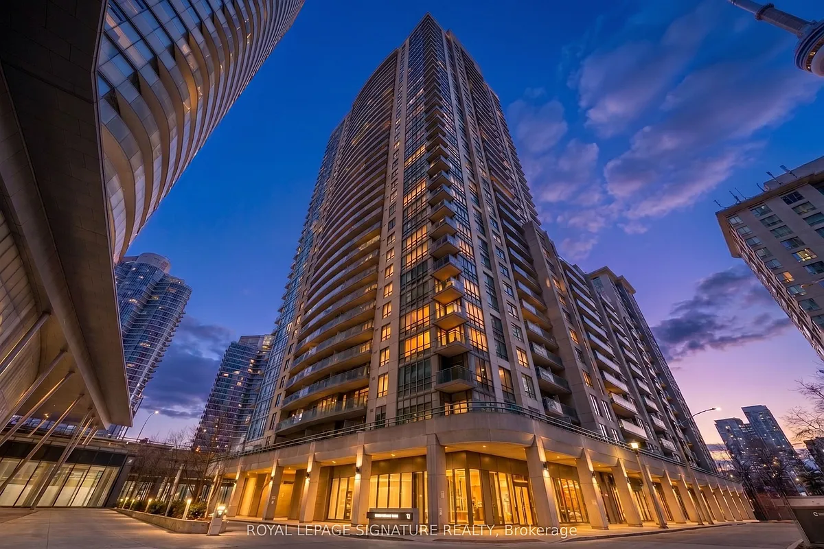 Building Photo - 19 Grand Trunk Cres #2103