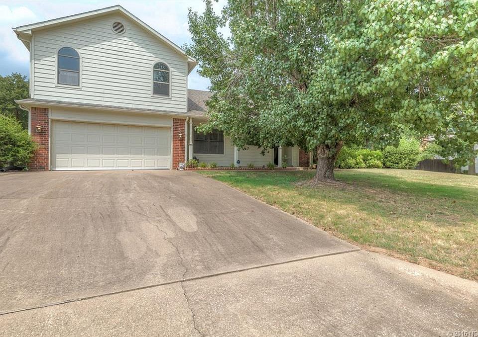 1st image of 1016 E Woods Dr