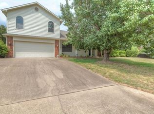 1016 E Woods Dr, Claremore, OK 74017