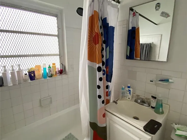 730 SW 10th St #4 — Photo 3