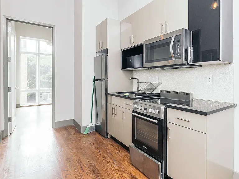 169 N 7th St #2L — Photo 1