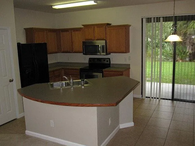 3 bed, 1711 sqft, $2,090 — Photo 4