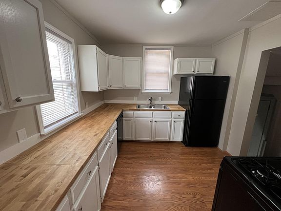 5th image of 4020 Hazel Ave