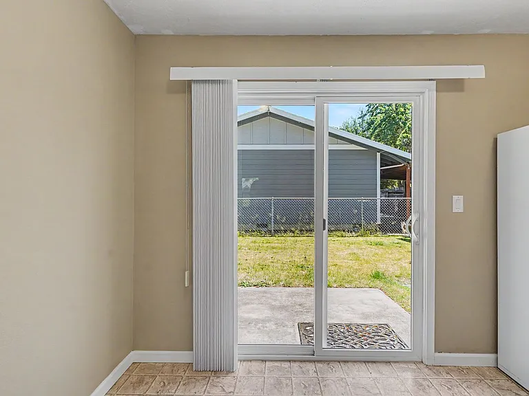 3080 Park Ave NE — Photo 12