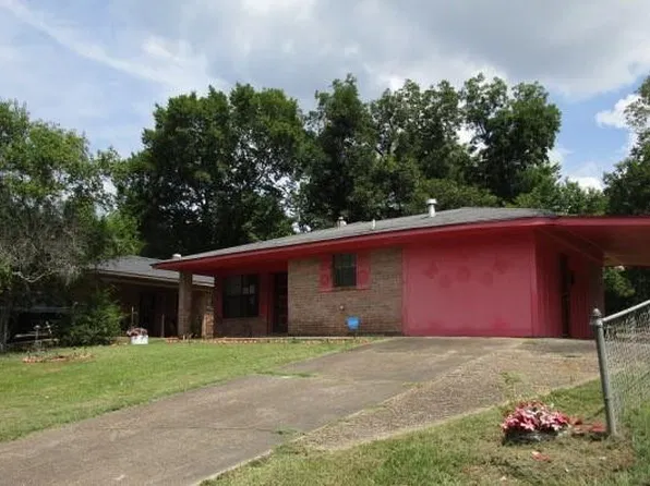 913 Martin Luther King Jr Dr, Natchitoches, LA 71457