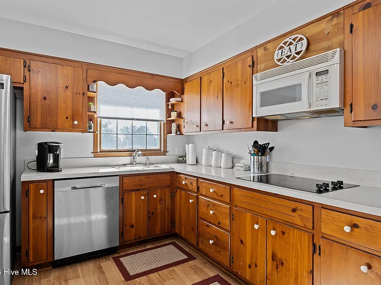 180 Wallace Rd — Photo 13
