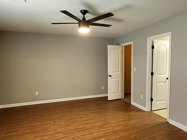 120 Butterfield Xing — Photo 20