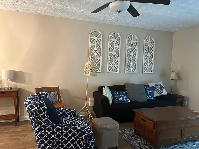 145 Williamsburg Way — Photo 4