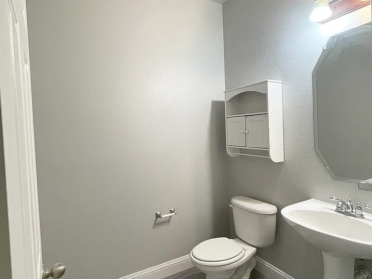 813 Lake Forest Trl — Photo 12