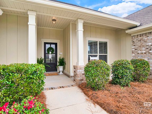 4th image of 8889 Bainbridge Dr