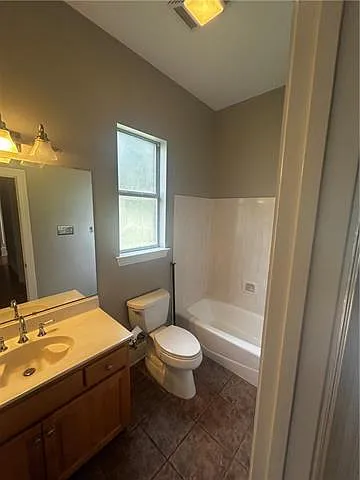 4 bed, 3.0 bath, 2450 sqft, $2,900 — Photo 3