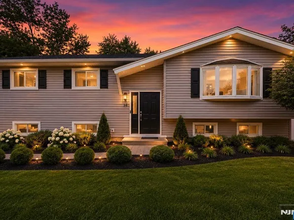 34 N Middletown Rd, Montvale, NJ 07645