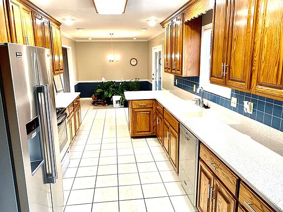 5th image of 3004 Deerhaven Dr S