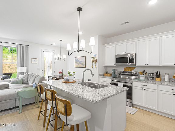 3rd image of 8413 Whisper Ln
