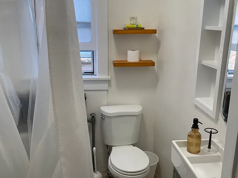 1752 N Franklin St #3 — Photo 5
