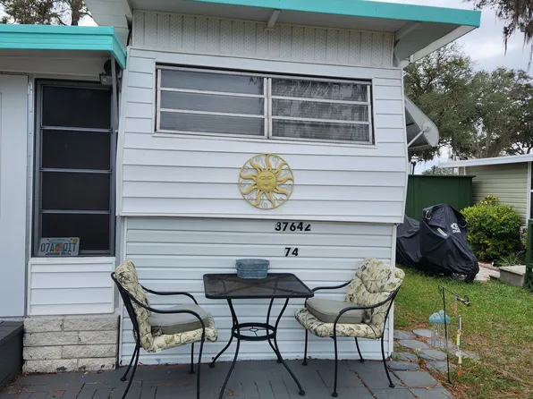 37642 Wallington Dr, Zephyrhills, FL 33541