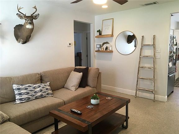 3rd image of 315 Parkdale Dr