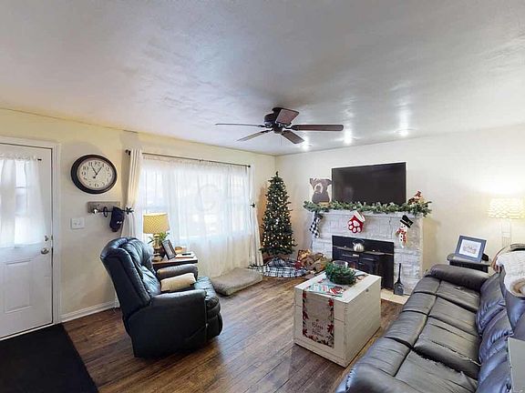 3rd image of 8 Fearn Ave
