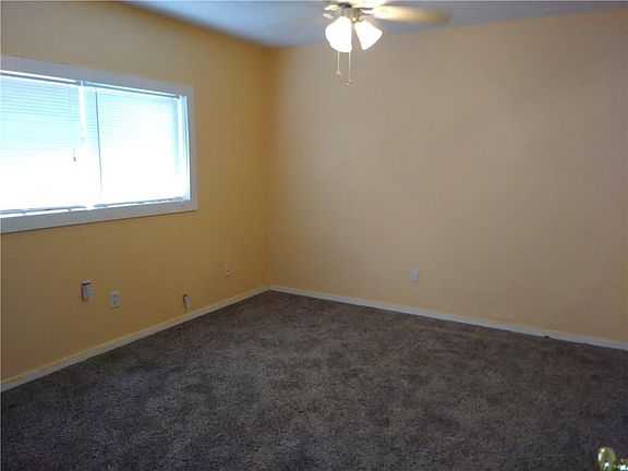 5th image of 1523 Pebblewood Dr