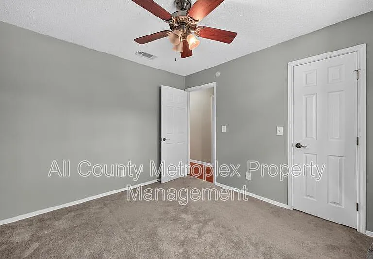 431 Malden Dr — Photo 9