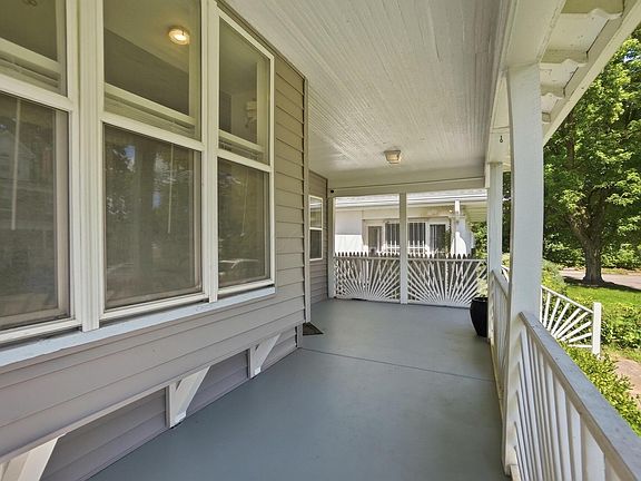 3rd image of 1598 Granville St