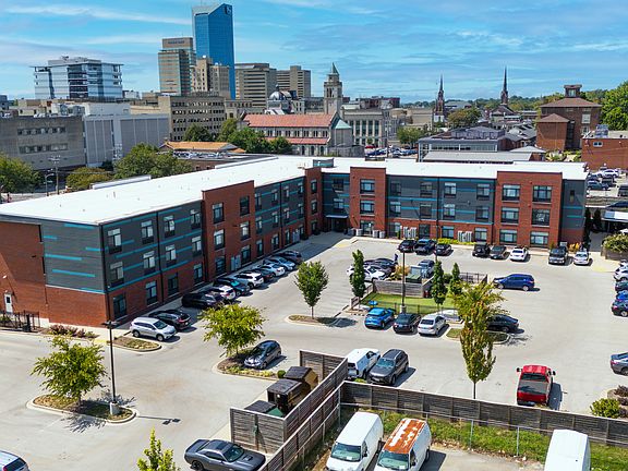 Perfectly located in the heart of downtown, you''re steps away from top attractions, dining, and entertainment. This includes Rupp Arena, many local hospitals, University of Kentucky and Transy!