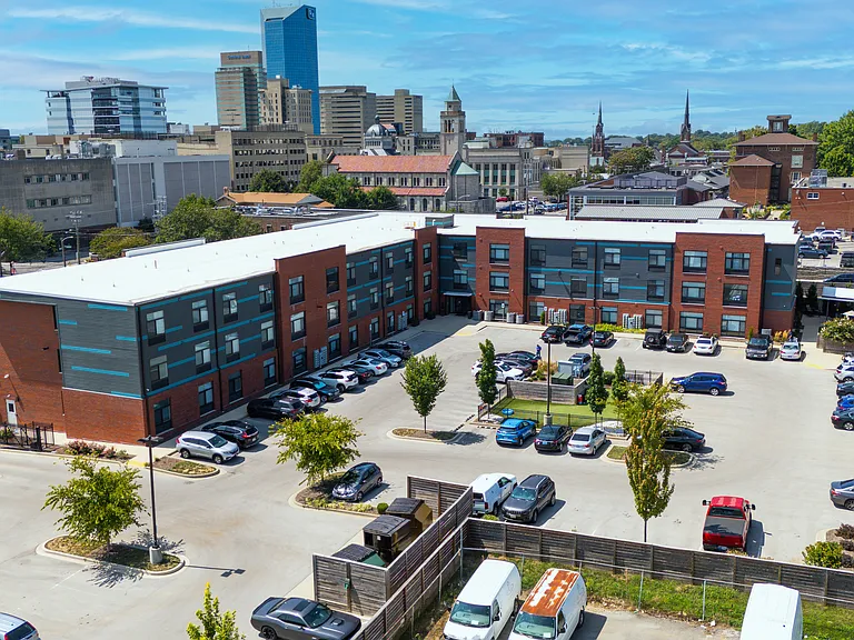 Perfectly located in the heart of downtown, you're steps away from top attractions, dining, and entertainment. This includes Rupp Arena, many local hospitals, University of Kentucky and Transy!