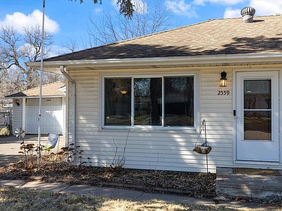 2nd image of 2559 Herschel St