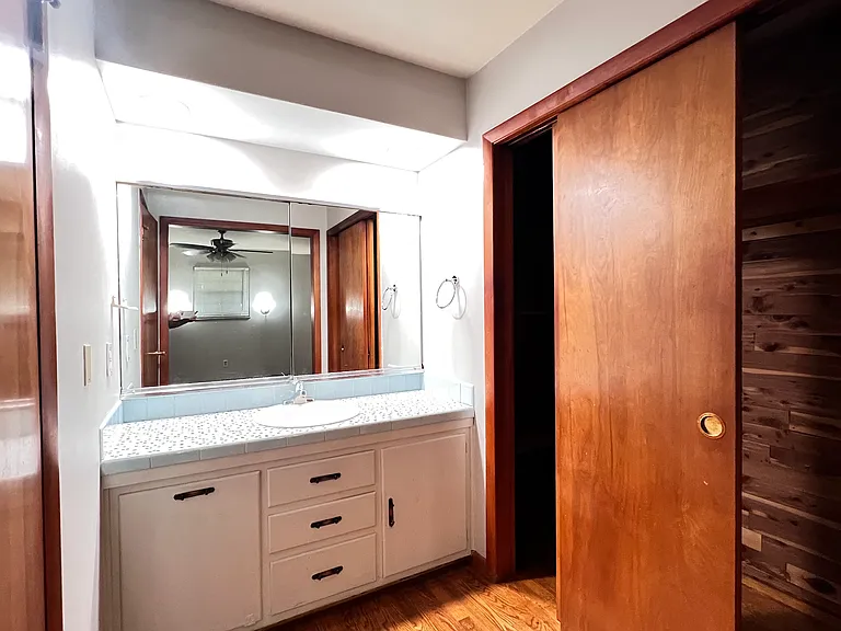 8141 Valley Estates Dr — Photo 4