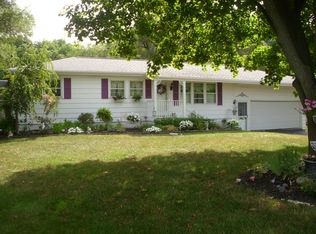 7577 Fairview Dr, Lockport, NY 14094