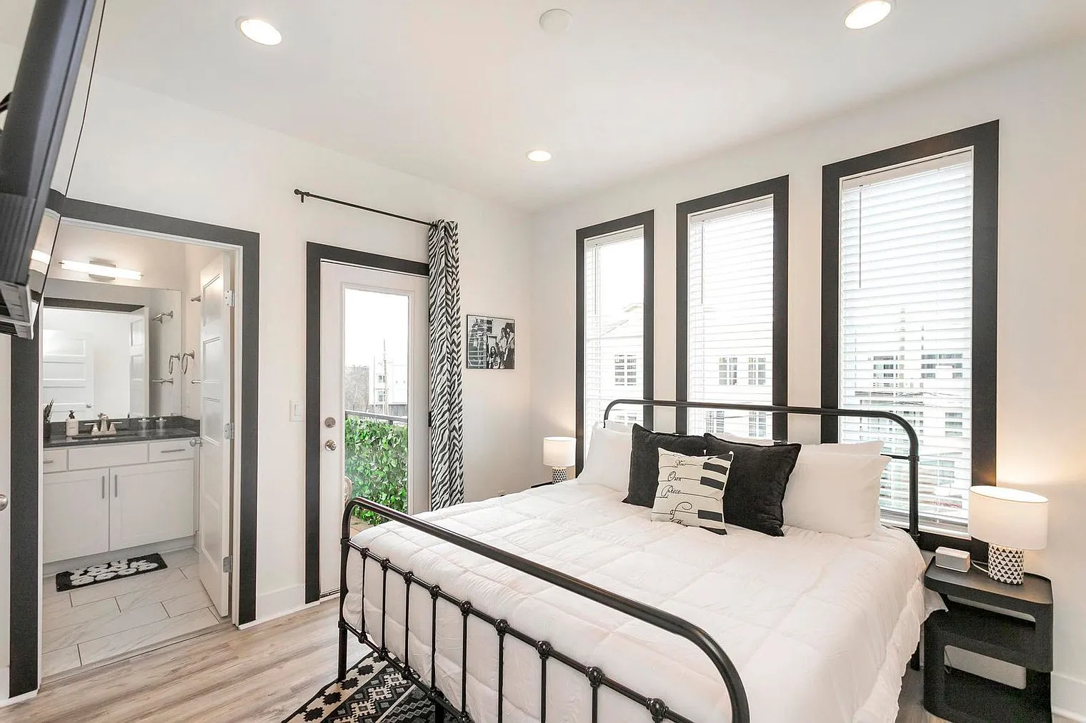 2 bed, 2.0 bath, $2,914 — Photo 4