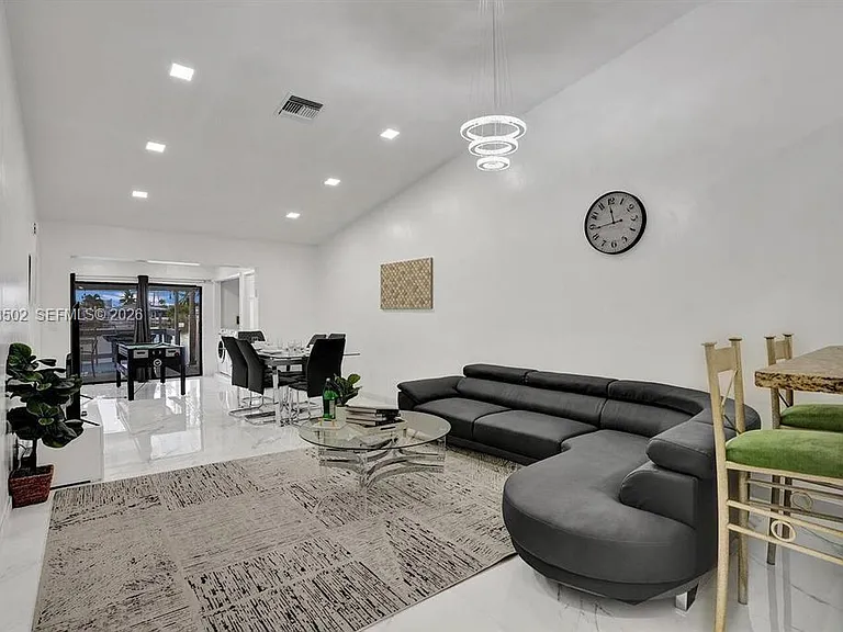 5434 SW 25th Ave — Photo 3