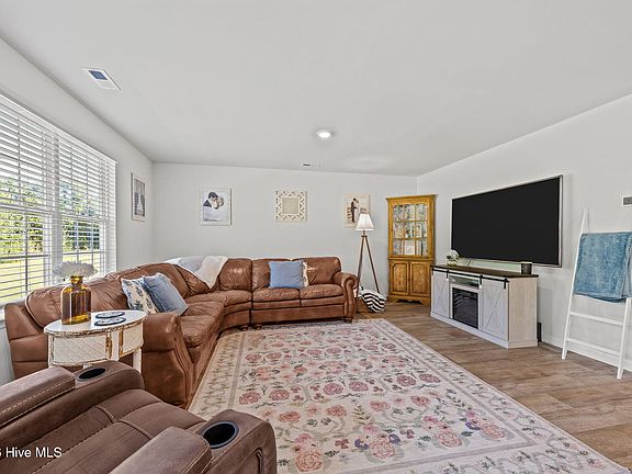 3rd image of 144 Bur Oaks Boulevard