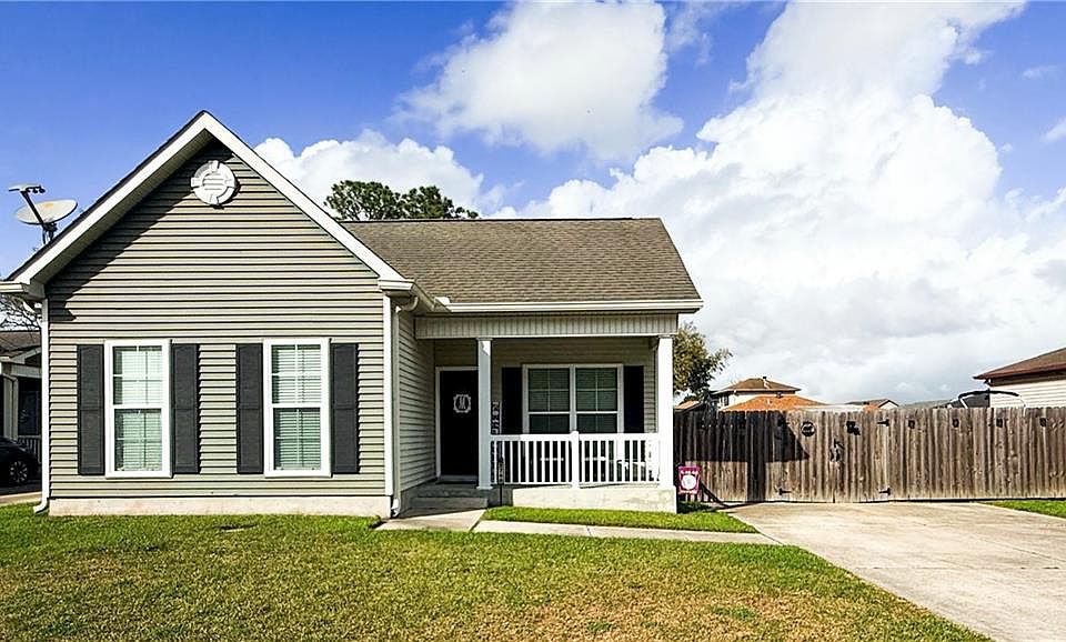 1st image of 2740 Village Ct