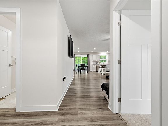 5th image of 329 Nelson Dr