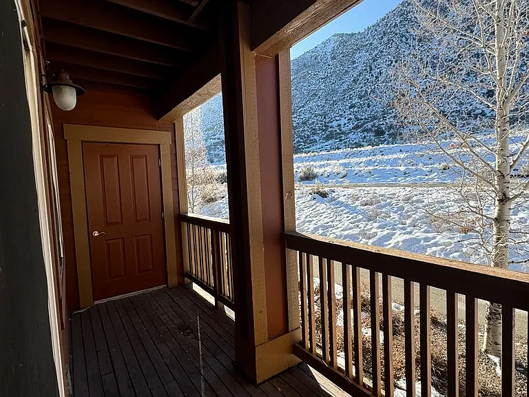 560 River View Dr #702 — Photo 2