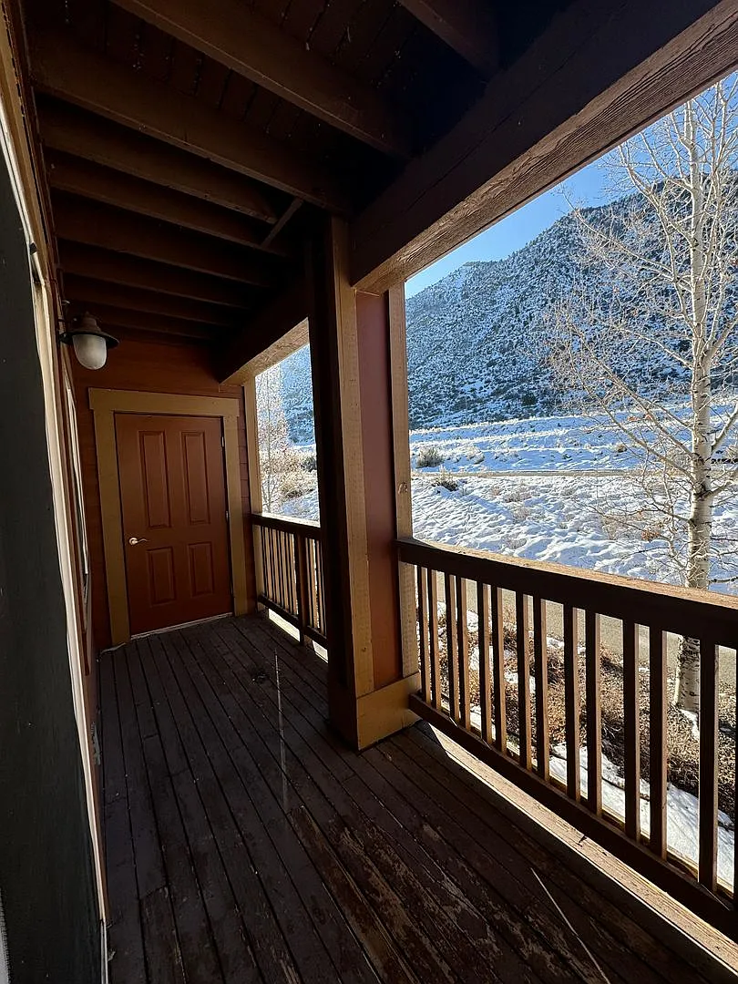 Building Photo - 560 River View Dr #702