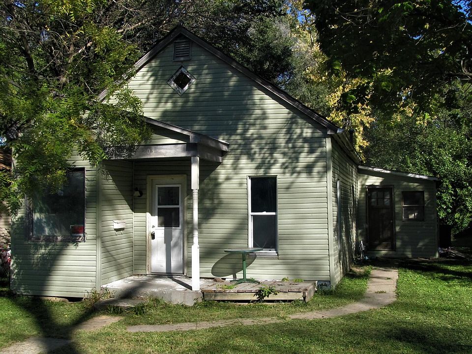 1st image of 203 W Saint Clair St