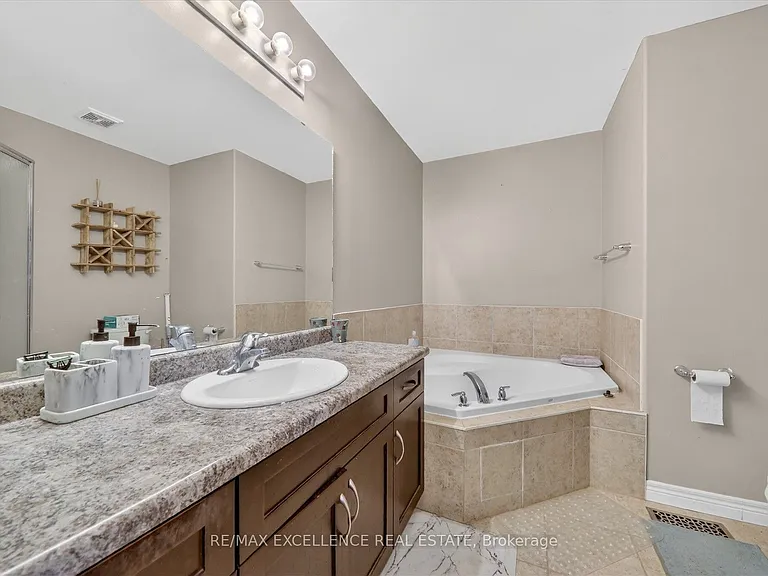 31 Donald Bell Dr — Photo 22