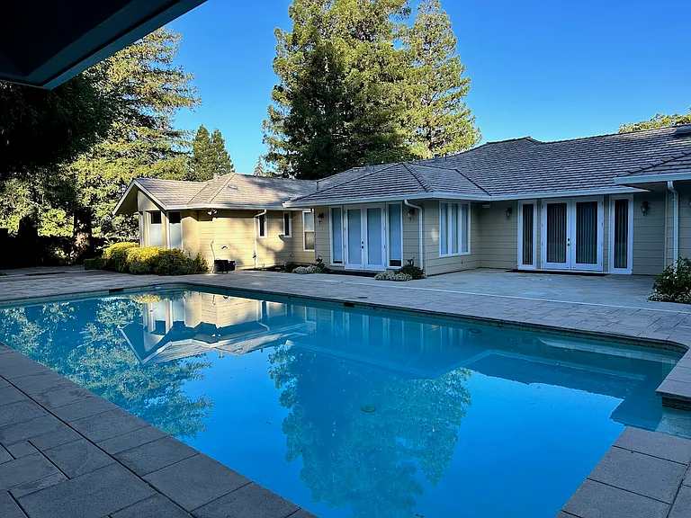 2040 Forest View Ave — Photo 21
