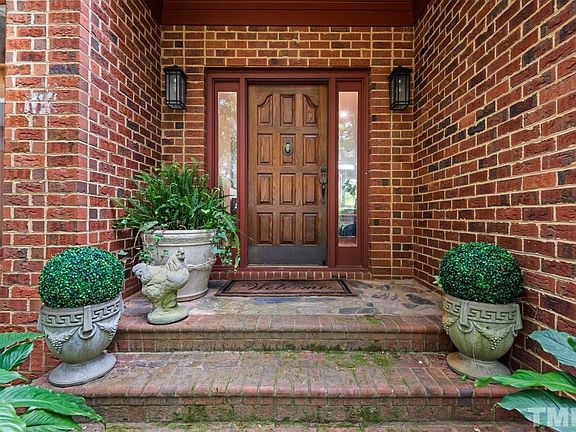 5th image of 216 Continental Dr